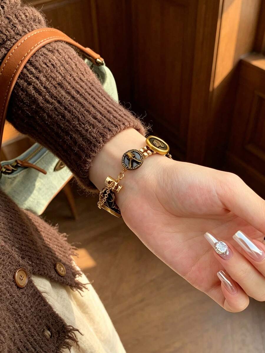 Luksuzna metalna narukvica za sat za žene u zlatnoj boji sa lancem, odgovara za 38/40/41/44/45/49/42/46 mm za Apple Watch S11/SE3/Ultra3/Ultra/SE/SE2/10/9/8/7/6/5/4/3/2/1