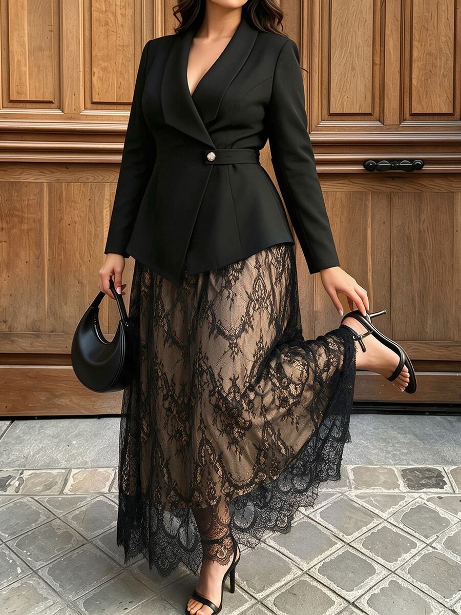 Elegantni komplet od dva dela u plus size veličini: sako sa kaišem i midi suknja sa kontrastnim čipkom