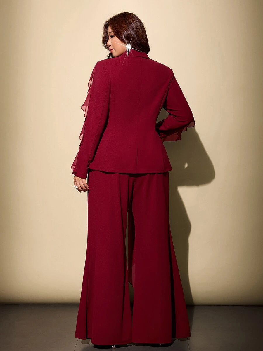 Ležerni elegantni komplet u plus size veličini sa blejzerom  i ravnim pantalonama visokog struka