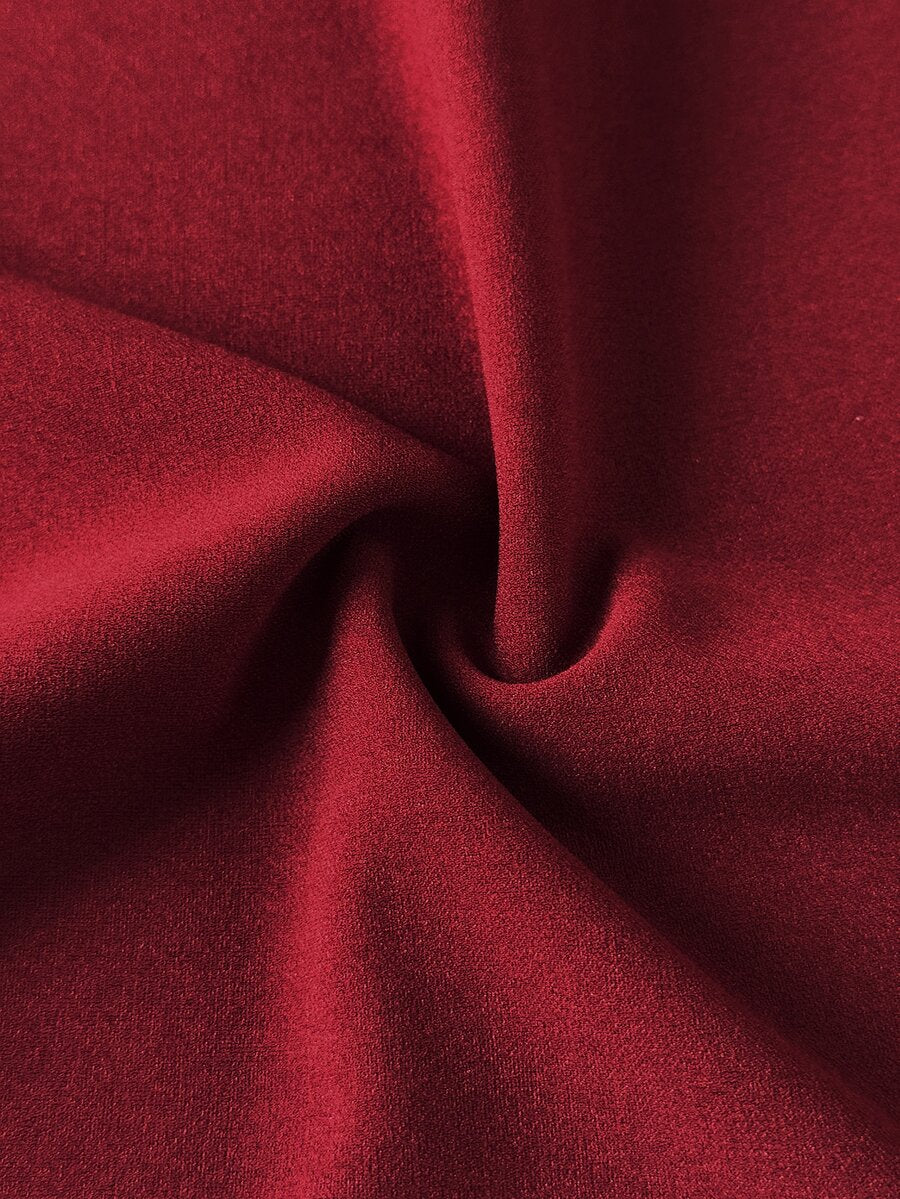 Ležerni elegantni komplet u plus size veličini sa blejzerom  i ravnim pantalonama visokog struka