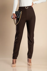 Moderne pantalone sa metalnim detaljem, braon