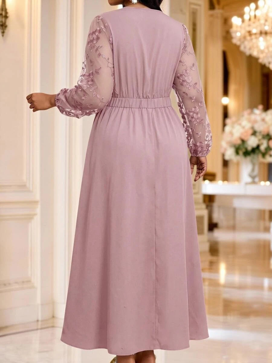 Elegantna haljina , plus size, sa vezom i mrežastim detaljima