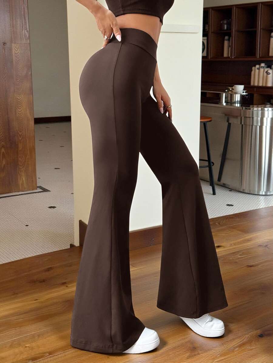 Ženske uske pantalone sa raširenim nogavicama