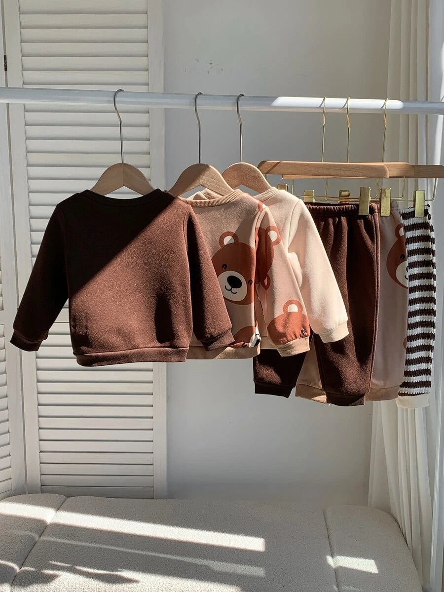 6-delni set za bebe sa pletenim puloverom  mekim okruglim izrezom i dugim rukavima, uz duge pantalone sa elastičnim strukom