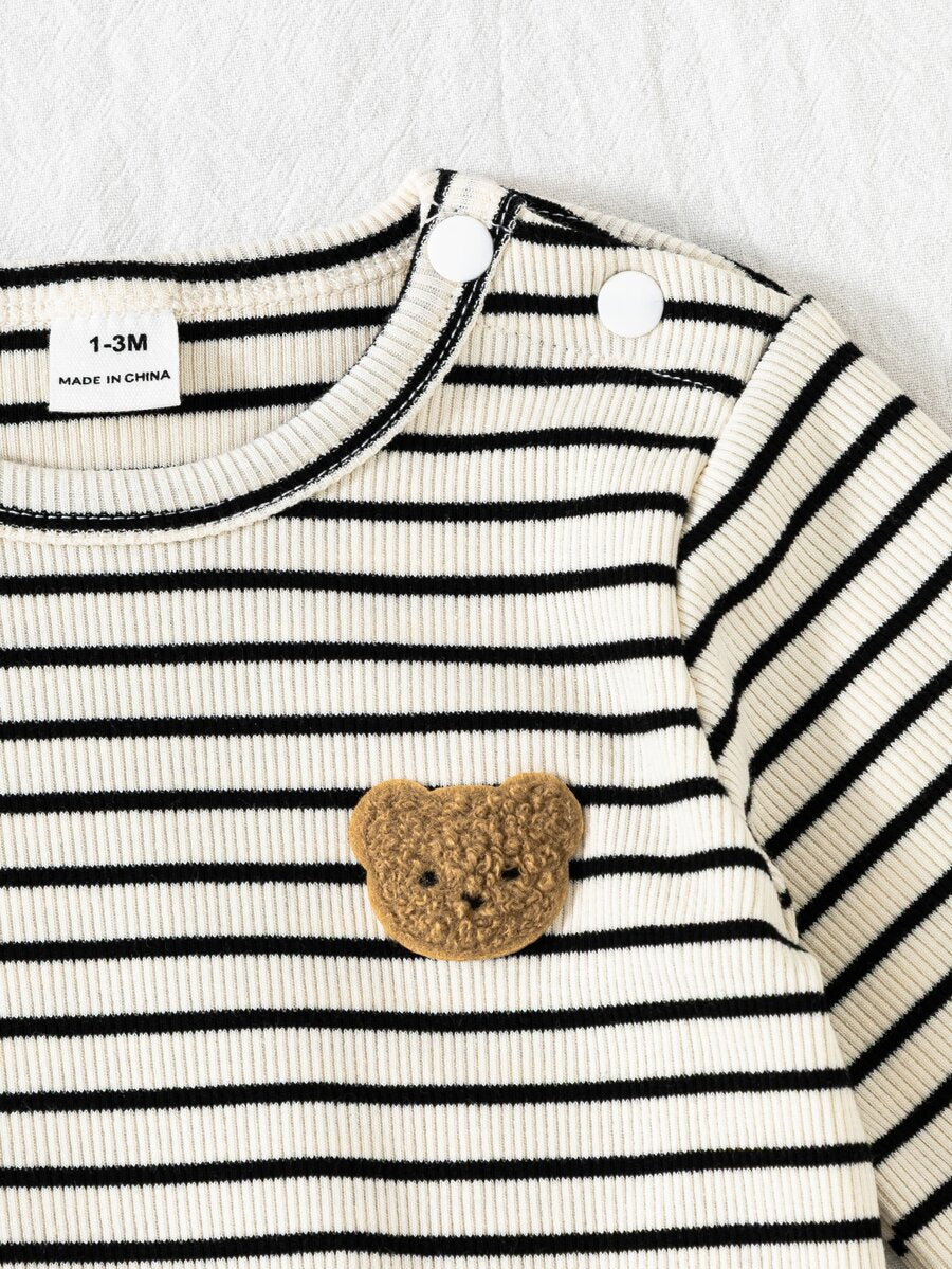 Pleteni romper za dečaka, slatki crno-belo prugasti sa medvedom aplikacijom, dugih rukava