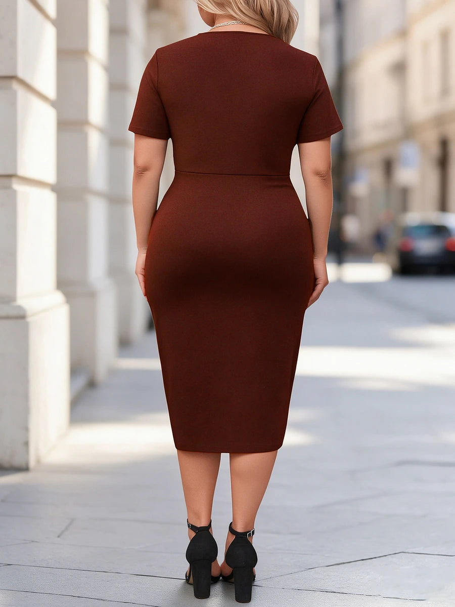 Plus size haljina sa koloblock dizajnom i izrezom