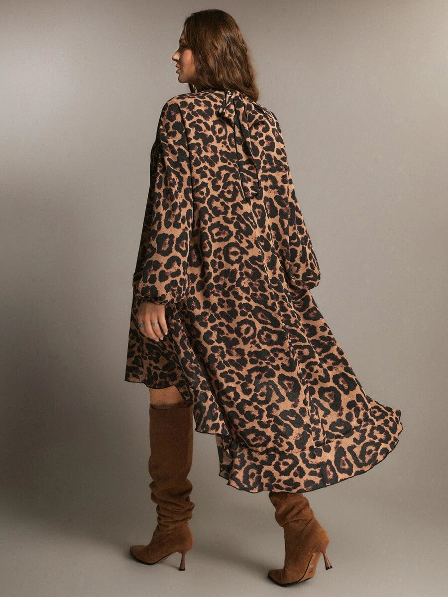 Haljina sa leopard printom, asimetričnim donjim delom, balon rukavima i kariranom ivicom